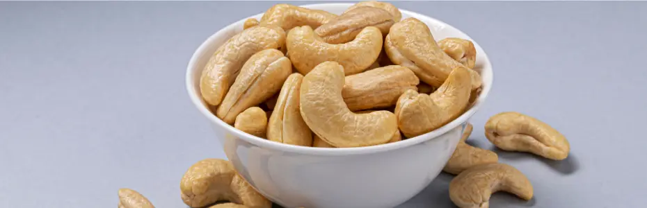 Cashew Benefits: cashew in a bowl